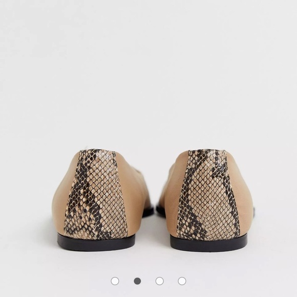 ASOS DESIGN Wide Fit Legend pointed toe cap ballet flats in beige snake - Picture 12 of 13
